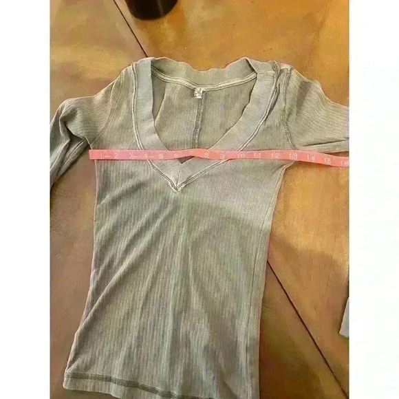 Free People intimately long sleeve shirt size XS v neck with stretch - Picture 3 of 8